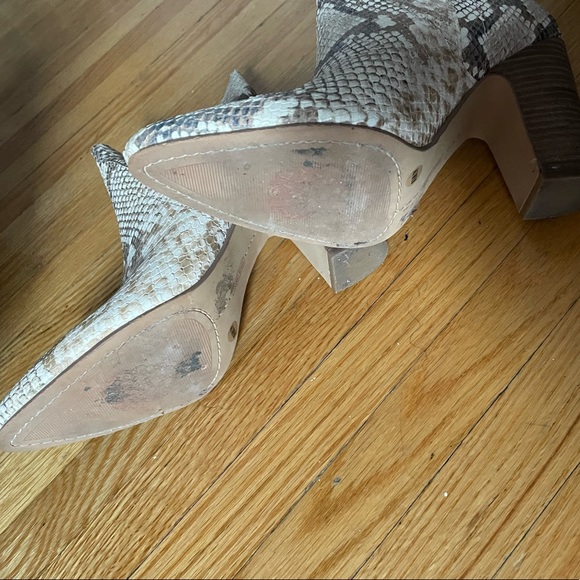 🐍 PYTHON VINCE CAMUTO BOOTIES - Picture 8 of 11